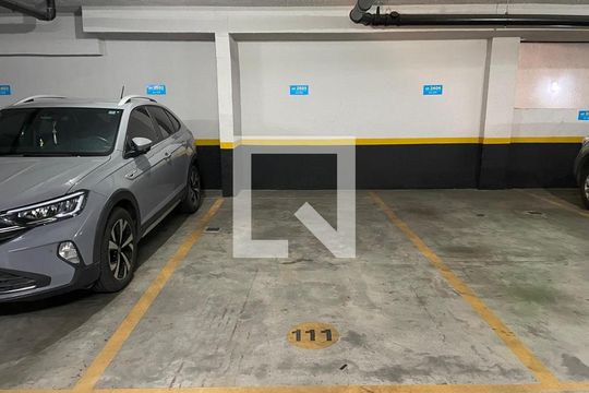Área comum - garagem de apartamento para alugar com 2 quartos, 70m² em Setor Bueno, Goiânia