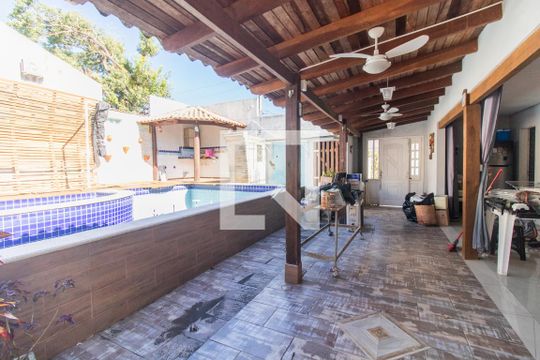 Quintal de casa para alugar com 5 quartos, 180m² em Cavalhada, Porto Alegre