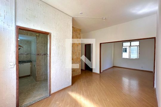Sala de apartamento para alugar com 1 quarto, 75m² em Centro, Rio de Janeiro