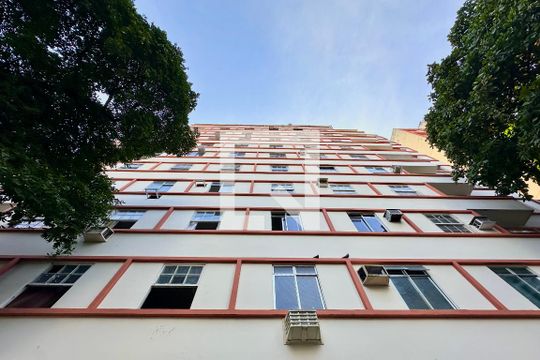 Fachada de apartamento para alugar com 1 quarto, 75m² em Centro, Rio de Janeiro