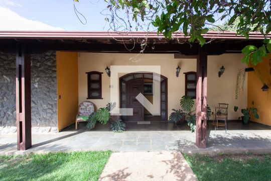 Fachada de casa à venda com 4 quartos, 1400m² em Bandeirantes (pampulha), Belo Horizonte