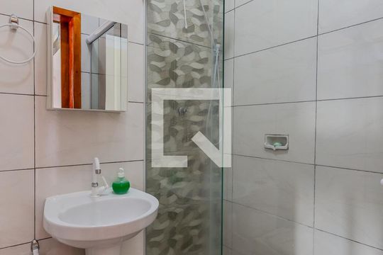 Banheiro da Suíte de apartamento à venda com 1 quarto, 42m² em Azenha, Porto Alegre