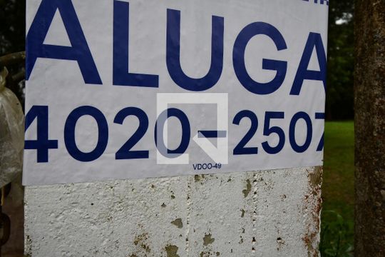 Código de casa para alugar com 4 quartos, 900m² em Guatupê, São José dos Pinhais