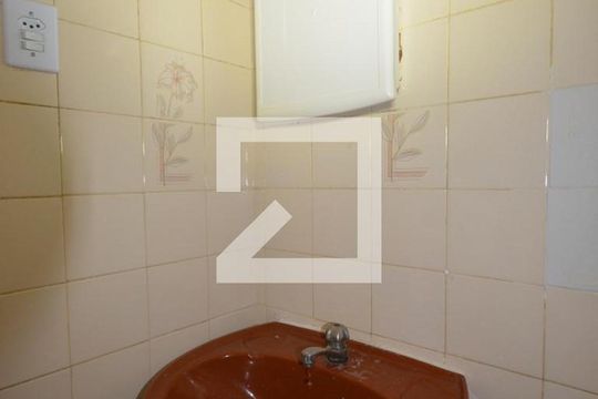 Banheiro de casa para alugar com 2 quartos, 70m² em Bento Ribeiro, Rio de Janeiro