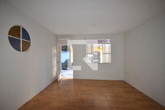 Casa para alugar com 2 quartos, 70m² em Bento Ribeiro, Rio de Janeiro