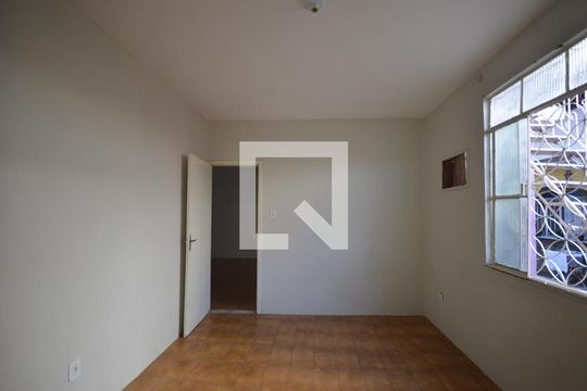 Quarto 1 de casa para alugar com 2 quartos, 70m² em Bento Ribeiro, Rio de Janeiro