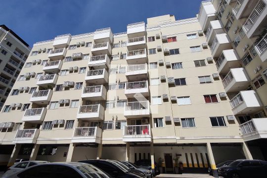 Fachada do bloco de apartamento para alugar com 2 quartos, 59m² em Pechincha, Rio de Janeiro