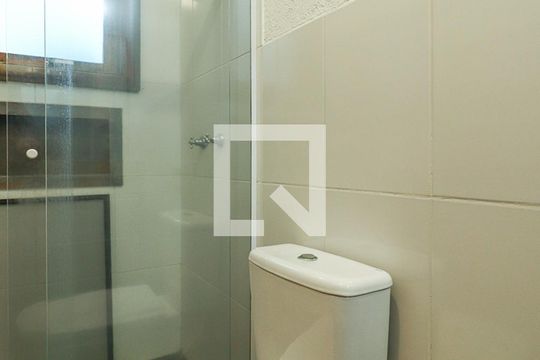 Banheiro da Suíte de casa de condomínio à venda com 3 quartos, 179m² em Jardim Floresta, Porto Alegre