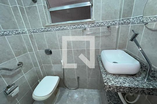 Banheiro de apartamento para alugar com 1 quarto, 57m² em Cachambi, Rio de Janeiro