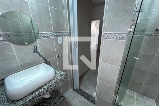 Banheiro de apartamento para alugar com 1 quarto, 57m² em Cachambi, Rio de Janeiro