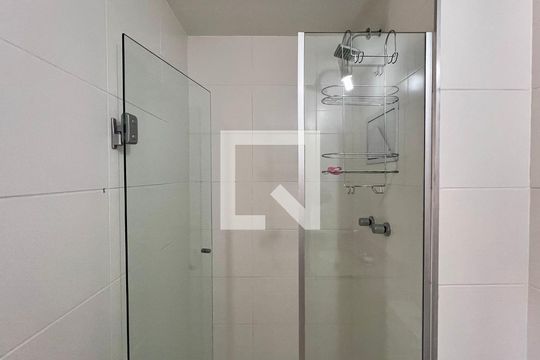 Banheiro de apartamento à venda com 2 quartos, 73m² em Cerqueira César, São Paulo