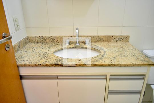 Banheiro de apartamento à venda com 2 quartos, 55m² em Mirandópolis, São Paulo