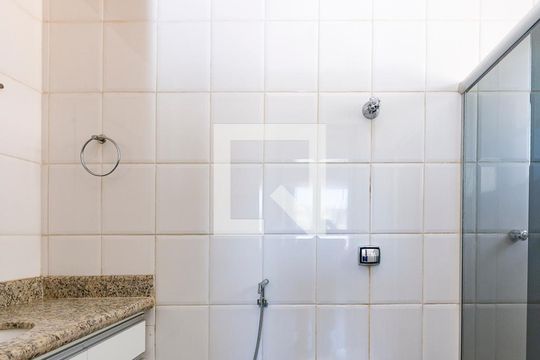 Banheiro da Suíte de apartamento à venda com 3 quartos, 250m² em Santa Lúcia, Belo Horizonte