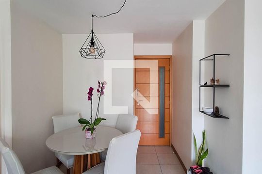Sala de apartamento para alugar com 2 quartos, 78m² em Santa Rosa, Niterói