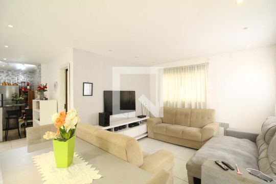 Sala de casa de condomínio à venda com 1 quarto, 62m² em Jacarepaguá, Rio de Janeiro