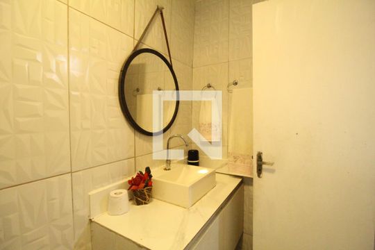 Banheiro de casa de condomínio à venda com 1 quarto, 62m² em Jacarepaguá, Rio de Janeiro