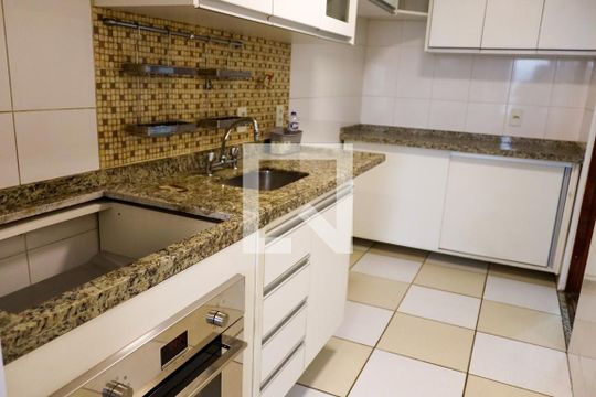 Cozinha de apartamento para alugar com 3 quartos, 80m² em Centro, Osasco