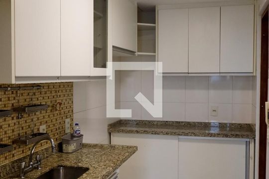 Cozinha de apartamento para alugar com 3 quartos, 80m² em Centro, Osasco