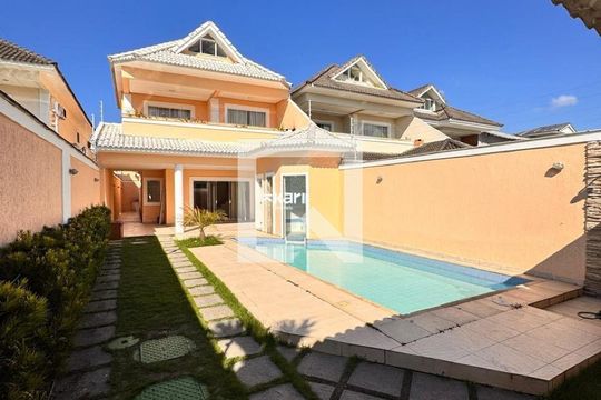 Casa à venda com 5 quartos, 300m² em Barra da Tijuca, Rio de Janeiro
