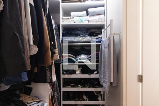 Closet Suíte  de casa de condomínio à venda com 3 quartos, 197m² em Glória, Porto Alegre