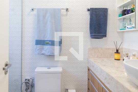 Banheiro Suíte  de casa de condomínio à venda com 3 quartos, 197m² em Glória, Porto Alegre