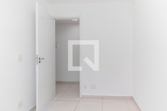 Quarto 2 de apartamento para alugar com 2 quartos, 41m² em Jardim Helian, São Paulo