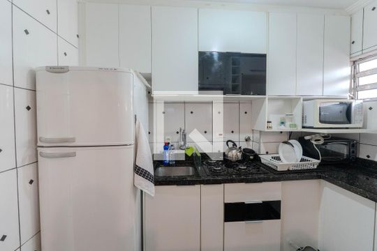 Cozinha de apartamento para alugar com 2 quartos, 50m² em Cerqueira César, São Paulo