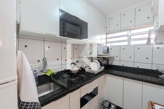 Cozinha de apartamento para alugar com 2 quartos, 50m² em Cerqueira César, São Paulo