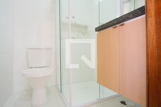 Banheiro de apartamento para alugar com 2 quartos, 35m² em Chácara Califórnia, São Paulo