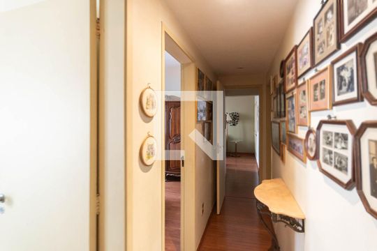 Corredor de apartamento à venda com 3 quartos, 122m² em Tijuca, Rio de Janeiro