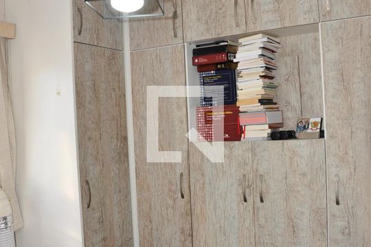 Suíte de casa à venda com 5 quartos, 200m² em Vila Bancaria Munhoz, São Paulo