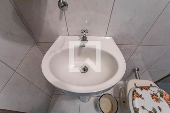 Banheiro social 1 de casa à venda com 3 quartos, 180m² em Vila Padre Anchieta, Diadema