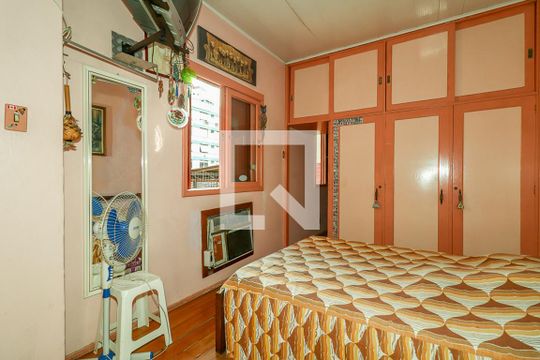 Suíte de casa à venda com 5 quartos, 380m² em Petrópolis, Porto Alegre