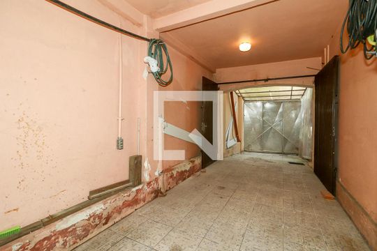 Garagem de casa à venda com 5 quartos, 380m² em Petrópolis, Porto Alegre
