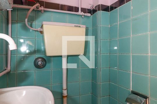 Banheiro da Suíte de casa à venda com 5 quartos, 380m² em Petrópolis, Porto Alegre