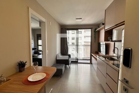 Sala/Cozinha de apartamento à venda com 1 quarto, 31m² em Campo Belo, São Paulo