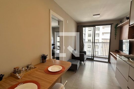 Sala/Cozinha de apartamento à venda com 1 quarto, 31m² em Campo Belo, São Paulo