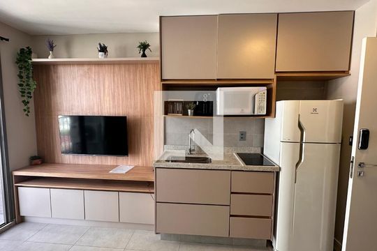 Sala/Cozinha de apartamento à venda com 1 quarto, 31m² em Campo Belo, São Paulo
