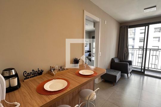 Sala/Cozinha de apartamento à venda com 1 quarto, 31m² em Campo Belo, São Paulo