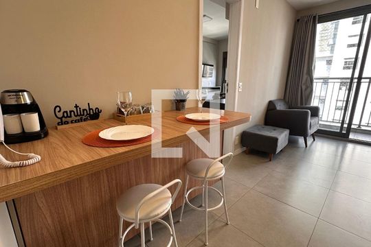 Sala/Cozinha de apartamento à venda com 1 quarto, 31m² em Campo Belo, São Paulo