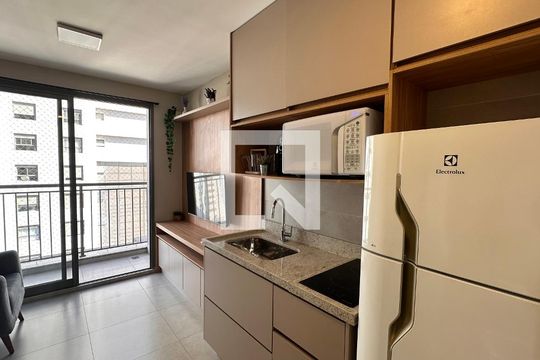Sala/Cozinha de apartamento à venda com 1 quarto, 31m² em Campo Belo, São Paulo