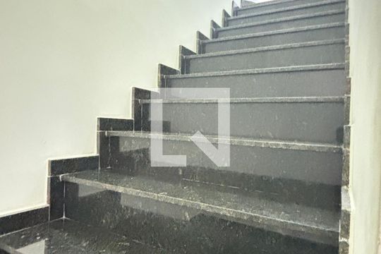 Escada de apartamento à venda com 2 quartos, 96m² em Parque Capuava, Santo André