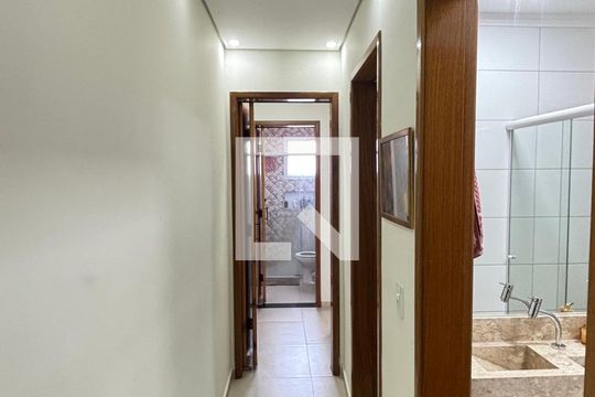 Corredor de apartamento à venda com 2 quartos, 96m² em Parque Capuava, Santo André