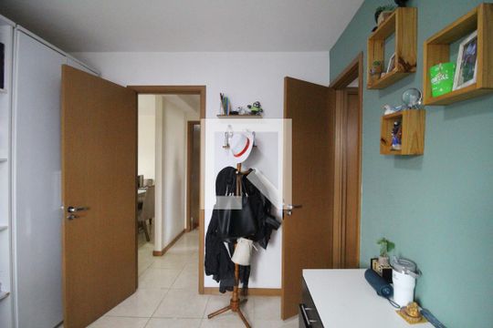 Suíte 2 (banheiro canadense com a suíte 3) de apartamento à venda com 3 quartos, 83m² em Taquara, Rio de Janeiro