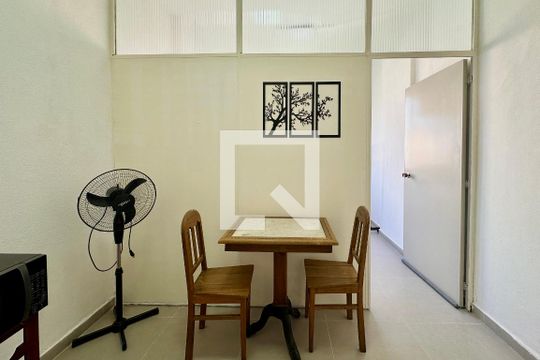 Sala/Quarto de apartamento para alugar com 1 quarto, 40m² em Centro, Rio de Janeiro