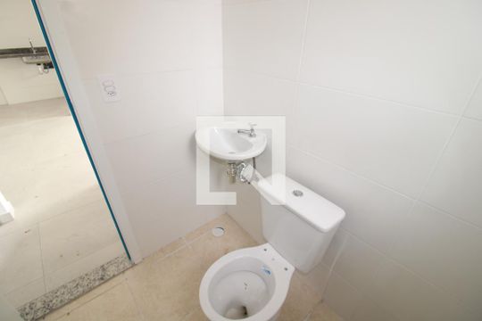 Banheiro de apartamento à venda com 2 quartos, 54m² em Vila Pita, São Paulo
