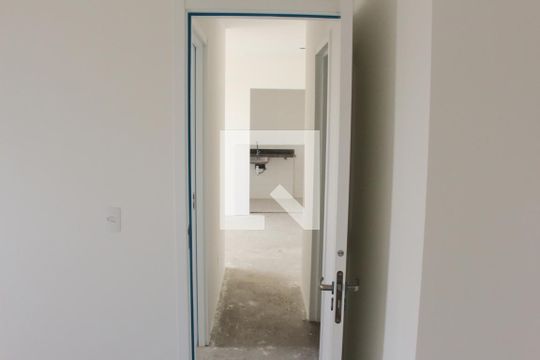 Corredor de apartamento à venda com 2 quartos, 54m² em Vila Pita, São Paulo