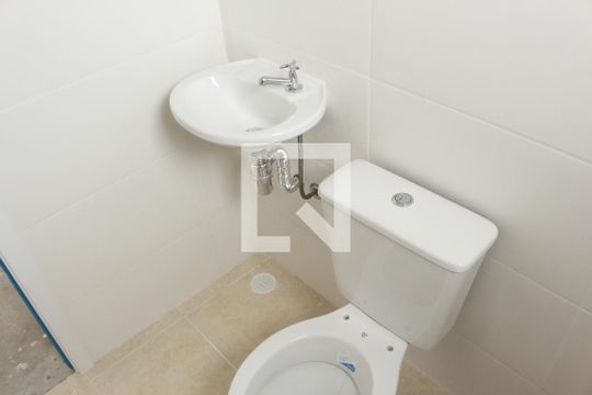 Banheiro de apartamento à venda com 2 quartos, 54m² em Vila Pita, São Paulo