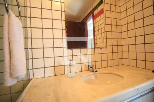 Banheiro de apartamento para alugar com 1 quarto, 45m² em Campo Grande, Salvador