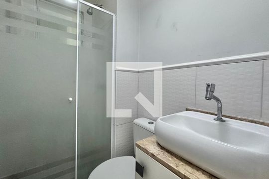 Banheiro Social de apartamento à venda com 3 quartos, 52m² em Vargem Pequena, Rio de Janeiro
